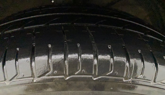 2018 Maruti Dzire ZXI, Petrol, Manual, 1,06,701 km, Right Front Tyre Tread