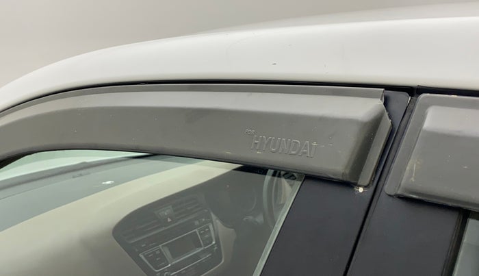 2016 Hyundai Elite i20 MAGNA 1.2, Petrol, Manual, 43,099 km, Front passenger door - Door visor damaged