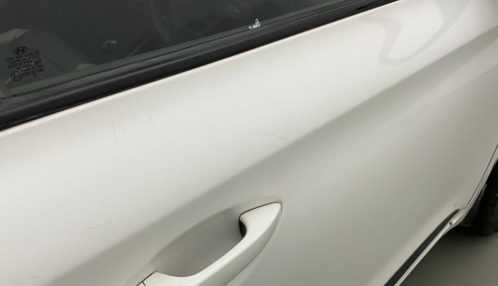 2016 Hyundai Elite i20 MAGNA 1.2, Petrol, Manual, 43,099 km, Driver-side door - Minor scratches