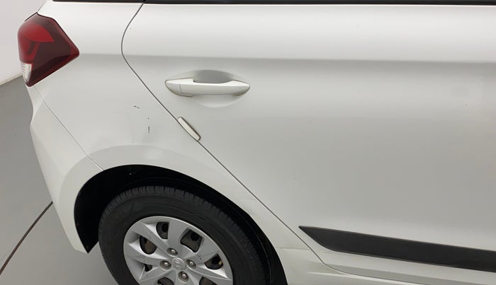 2016 Hyundai Elite i20 MAGNA 1.2, CNG, Manual, 1,21,279 km, Right quarter panel - Minor scratches