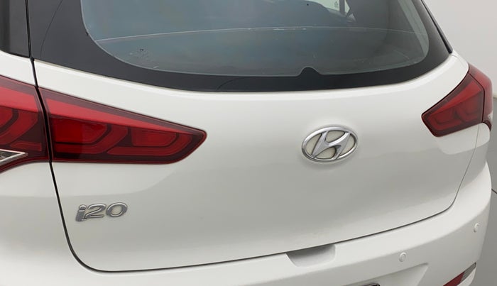 2016 Hyundai Elite i20 MAGNA 1.2, CNG, Manual, 1,21,279 km, Dicky (Boot door) - Slightly rusted