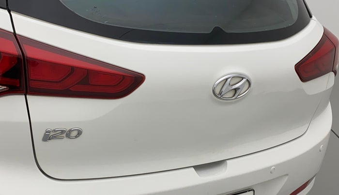 2016 Hyundai Elite i20 MAGNA 1.2, CNG, Manual, 1,21,279 km, Dicky (Boot door) - Paint has minor damage