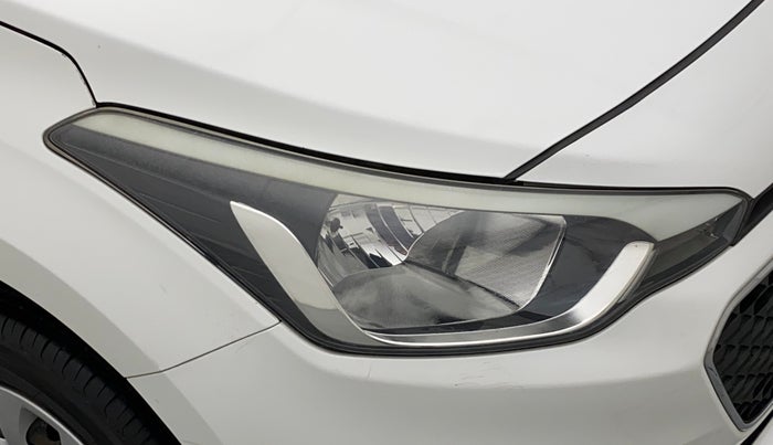 2016 Hyundai Elite i20 MAGNA 1.2, CNG, Manual, 1,21,279 km, Right headlight - Minor scratches