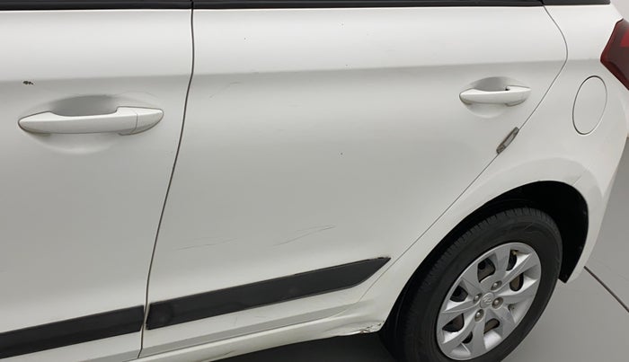 2016 Hyundai Elite i20 MAGNA 1.2, CNG, Manual, 1,21,279 km, Rear left door - Paint has faded