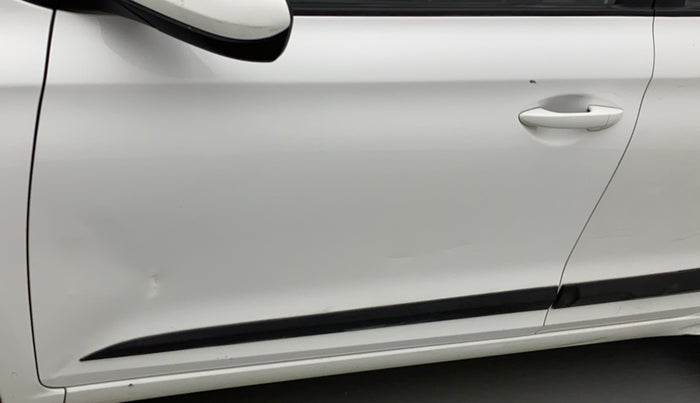 2016 Hyundai Elite i20 MAGNA 1.2, CNG, Manual, 1,21,279 km, Front passenger door - Paint has faded