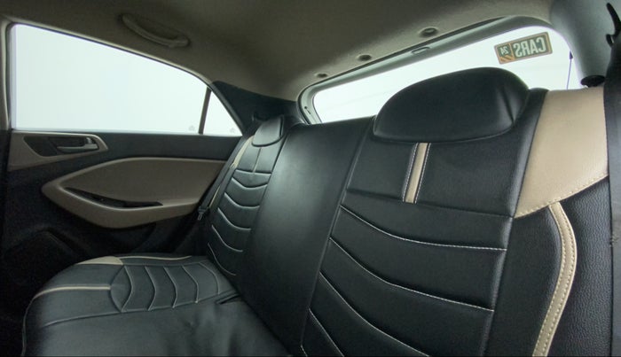 2016 Hyundai Elite i20 MAGNA 1.2, CNG, Manual, 1,21,279 km, Right Side Rear Door Cabin