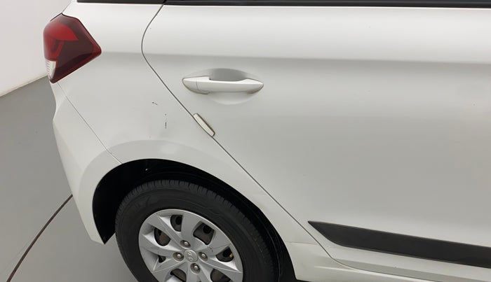 2016 Hyundai Elite i20 MAGNA 1.2, CNG, Manual, 1,21,279 km, Right quarter panel - Slightly dented