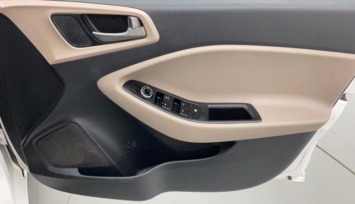 2016 Hyundai Elite i20 MAGNA 1.2, CNG, Manual, 1,21,279 km, Driver Side Door Panels Control