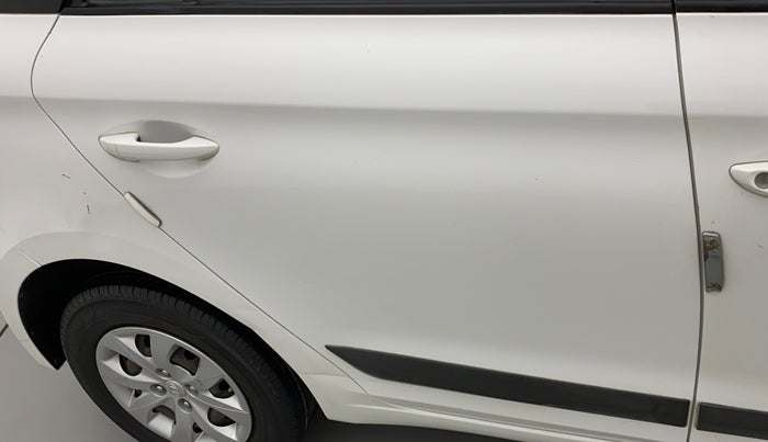 2016 Hyundai Elite i20 MAGNA 1.2, CNG, Manual, 1,21,279 km, Right rear door - Minor scratches