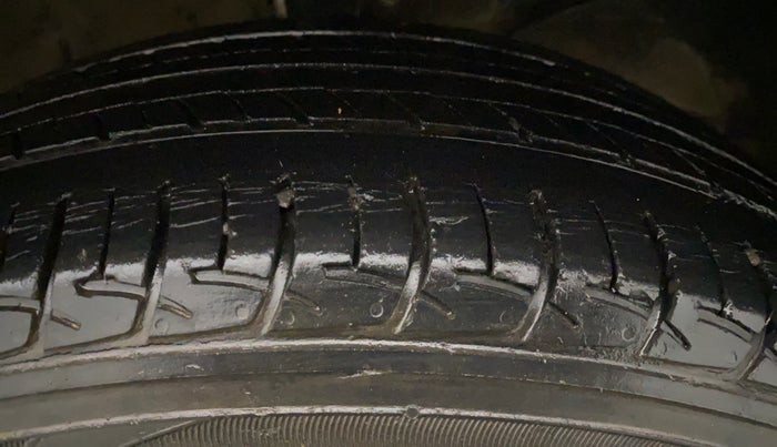 2015 Maruti Baleno DELTA DIESEL 1.3, Diesel, Manual, 48,213 km, Left Front Tyre Tread
