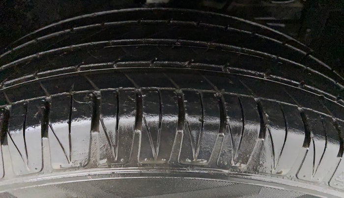 2018 Maruti Vitara Brezza ZDI PLUS DUAL TONE, Diesel, Manual, 21,138 km, Right Front Tyre Tread