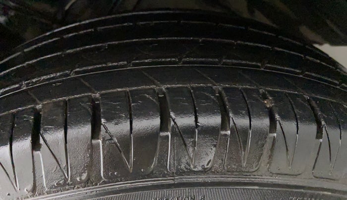 2018 Maruti Vitara Brezza ZDI PLUS DUAL TONE, Diesel, Manual, 21,138 km, Left Rear Tyre Tread