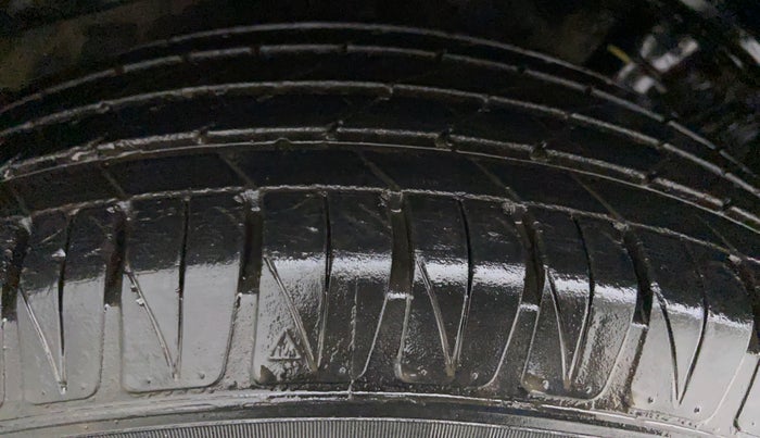 2018 Maruti Vitara Brezza ZDI PLUS DUAL TONE, Diesel, Manual, 21,138 km, Right Rear Tyre Tread