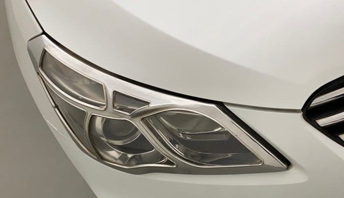 2016 Maruti Ciaz ZXI+, Petrol, Manual, 81,800 km, Right headlight - Headlight parking bulb fused