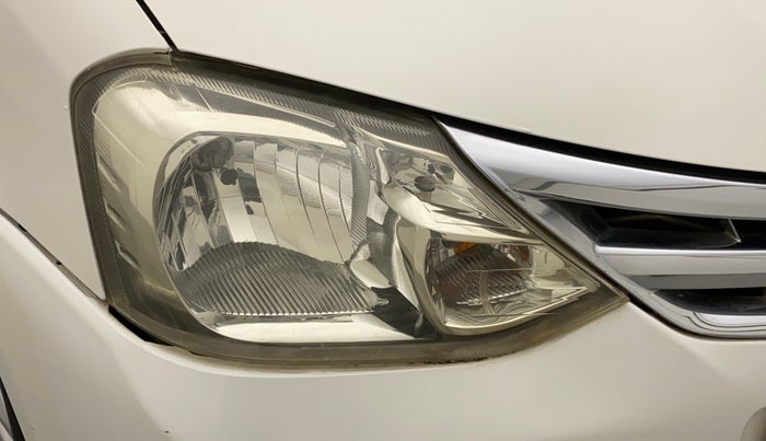 2012 Toyota Etios VD, Diesel, Manual, 95,842 km, Right headlight - Faded