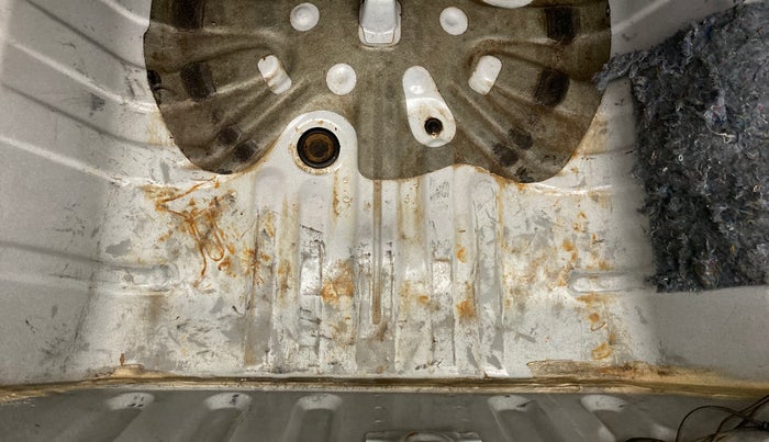2012 Toyota Etios VD, Diesel, Manual, 95,842 km, Boot floor - Slight discoloration