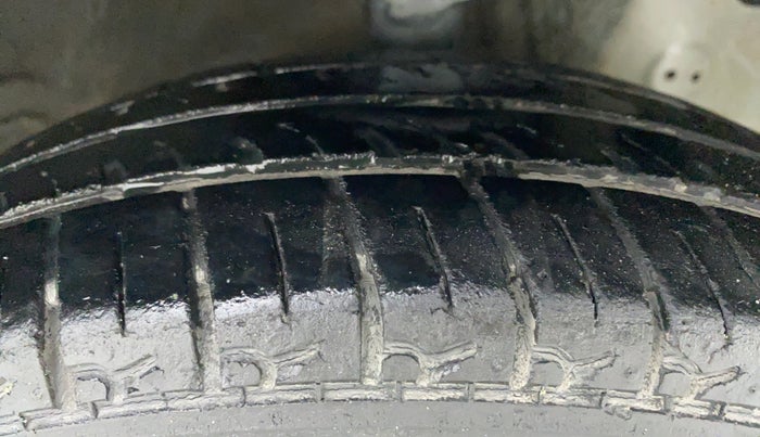 2013 Hyundai Eon D LITE PLUS, Petrol, Manual, 50,370 km, Right Front Tyre Tread