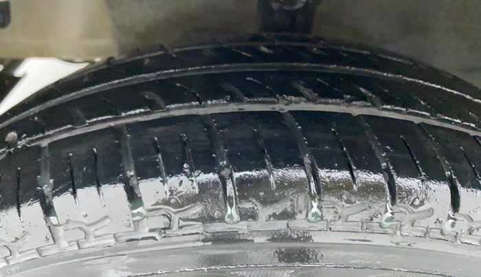 2013 Hyundai Eon D LITE PLUS, Petrol, Manual, 50,370 km, Left Front Tyre Tread