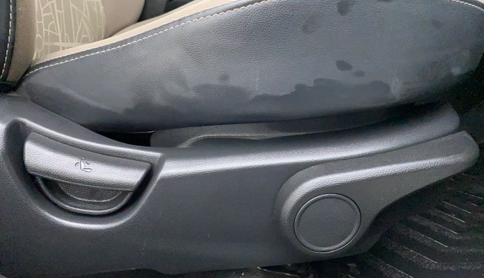 2017 Hyundai Xcent SX 1.2 OPT, Petrol, Manual, 13,805 km, Driver Side Adjustment Panel