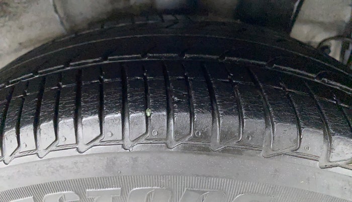 2017 Hyundai Xcent SX 1.2 OPT, Petrol, Manual, 13,805 km, Left Rear Tyre Tread