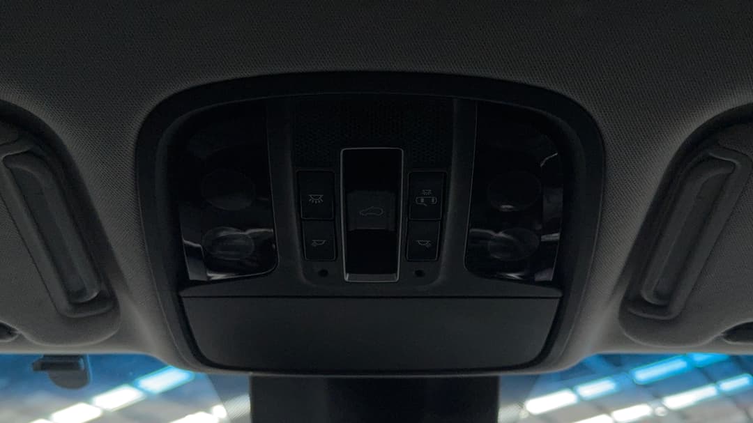 On-Roof Controls/Sunglass holder