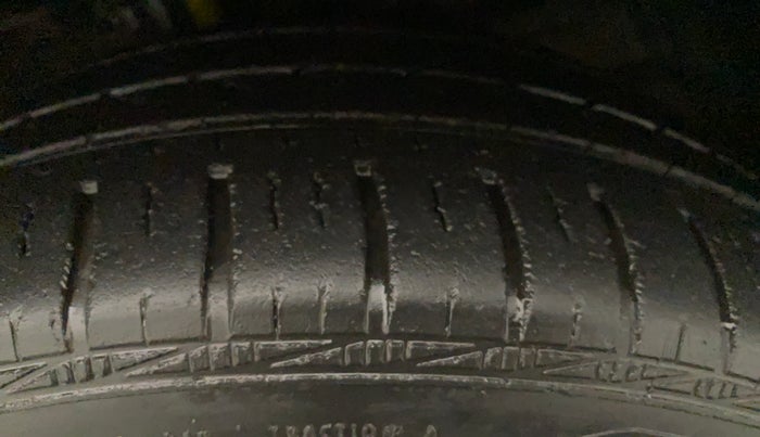 2013 Maruti Ertiga ZXI, Petrol, Manual, 72,826 km, Left Front Tyre Tread