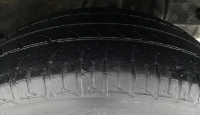 2017 Tata Zest XT QUADRAJET 90PS, Diesel, Manual, 43,938 km, Left Rear Tyre Tread