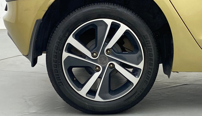 2020 Tata ALTROZ XZ 1.2, Petrol, Manual, 61,797 km, Right Rear Wheel