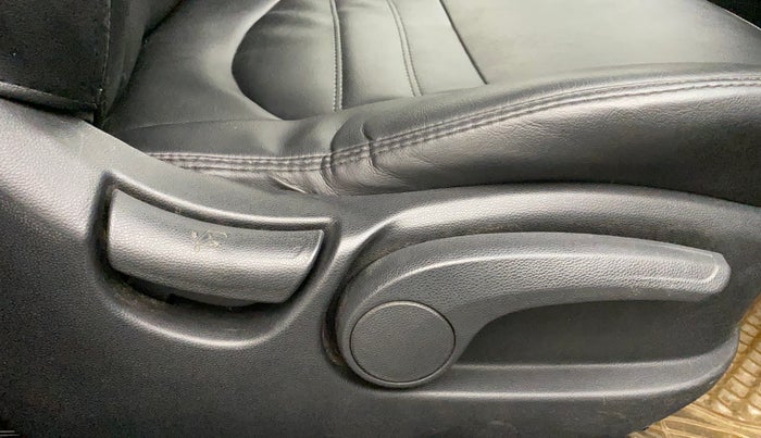 2016 Hyundai Creta SX PLUS 1.6 PETROL, Petrol, Manual, 1,05,587 km, Driver Side Adjustment Panel