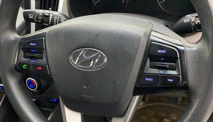 2016 Hyundai Creta SX PLUS 1.6 PETROL, Petrol, Manual, 1,05,587 km, Steering wheel - Sound system control not functional