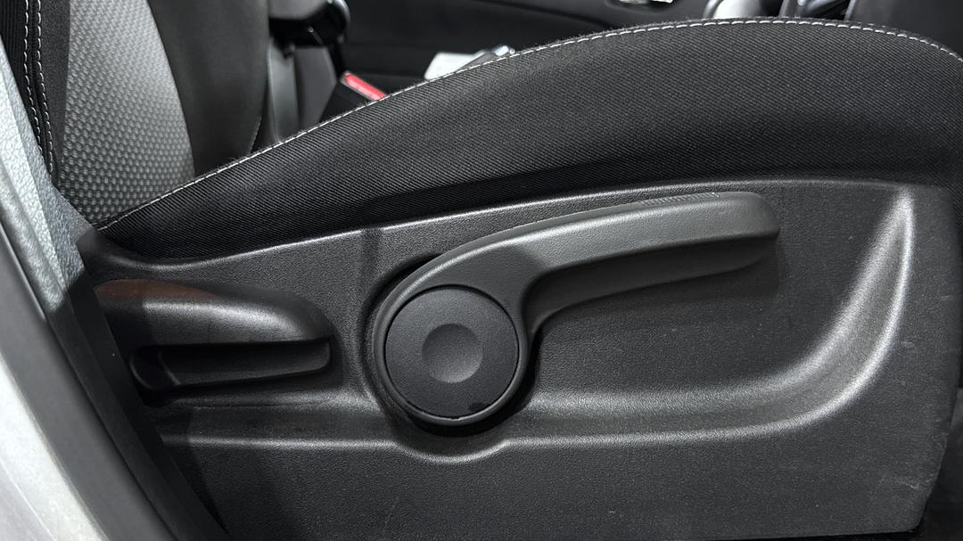 2015 Suzuki Vitara Rt-s, Automatic, 51701 km, Drivers Side Adjustment Panel