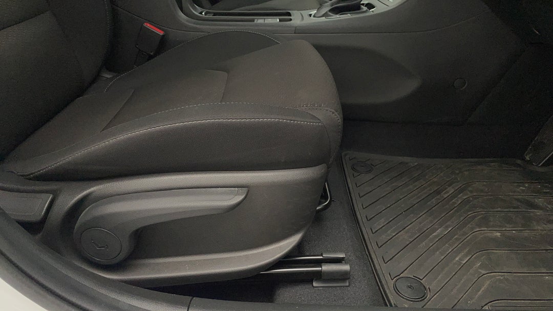 2021 Hyundai i30 i30, Automatic, 35584 km, Drivers Side Adjustment Panel