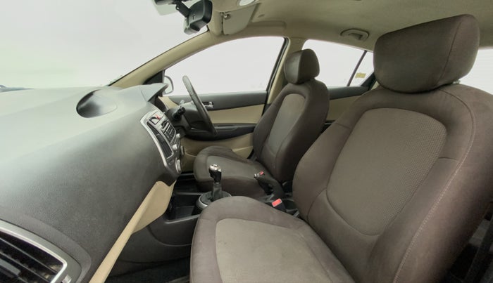 2014 Hyundai i20 SPORTZ 1.4 CRDI, Diesel, Manual, 79,280 km, Right Side Front Door Cabin
