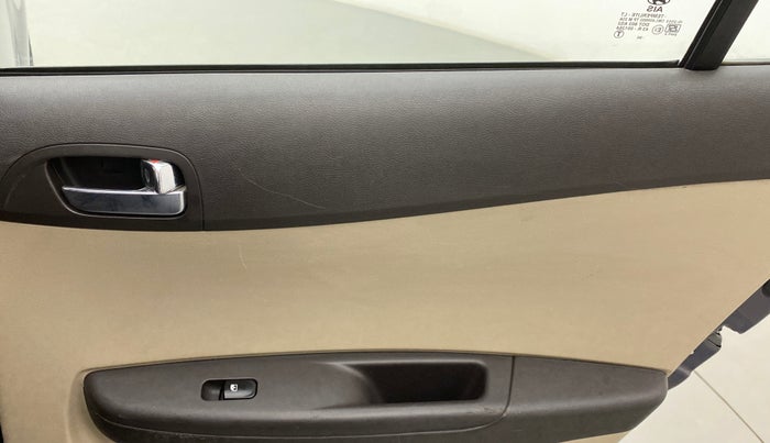 2014 Hyundai i20 SPORTZ 1.4 CRDI, Diesel, Manual, 79,280 km, Right rear window switch / handle - Switch/handle not functional