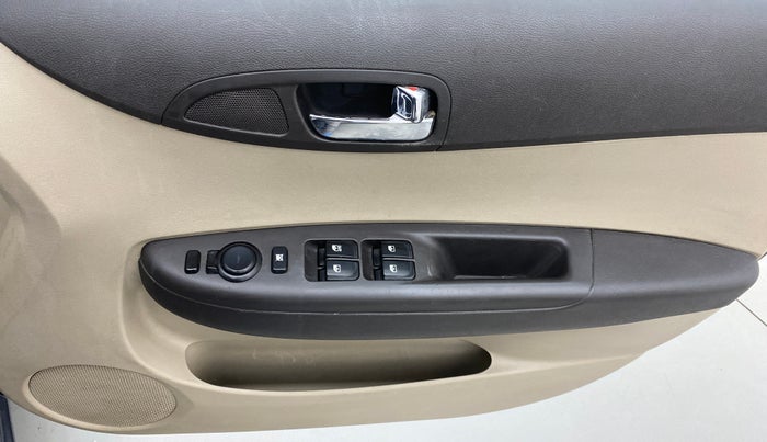 2014 Hyundai i20 SPORTZ 1.4 CRDI, Diesel, Manual, 79,280 km, Driver Side Door Panels Control
