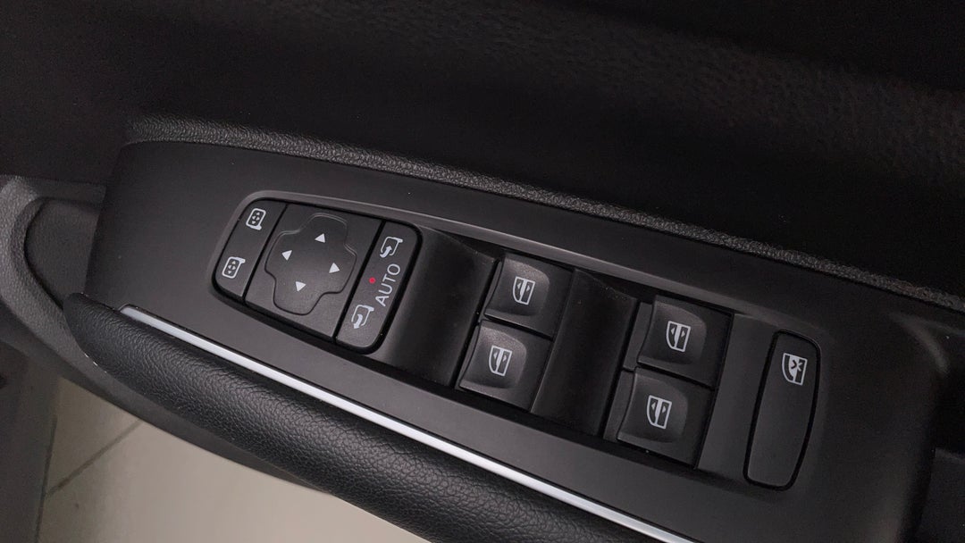 2022 Renault Koleos Zen (4x2), Automatic, 57562 km, Drivers Side Door Panel Controls