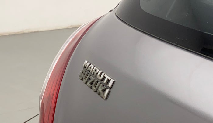 2015 Maruti Swift VXI D, Petrol, Manual, 45,212 km, Rear monogram/logo - Slight discoloration