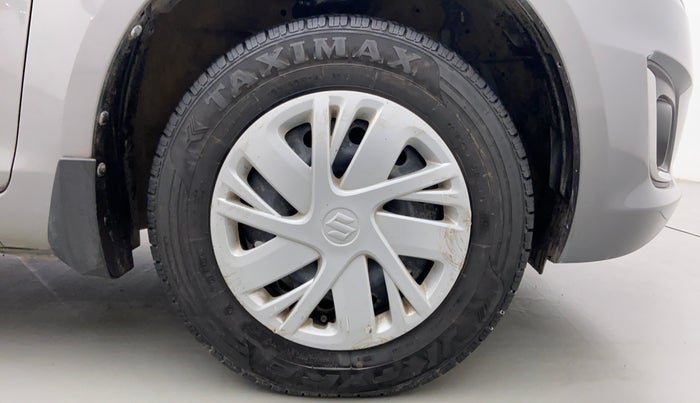 2015 Maruti Swift VXI D, Petrol, Manual, 45,212 km, Right Front Wheel