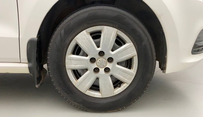 2012 Volkswagen Polo TRENDLINE 1.2L DIESEL, Diesel, Manual, 1,37,369 km, Right Front Wheel