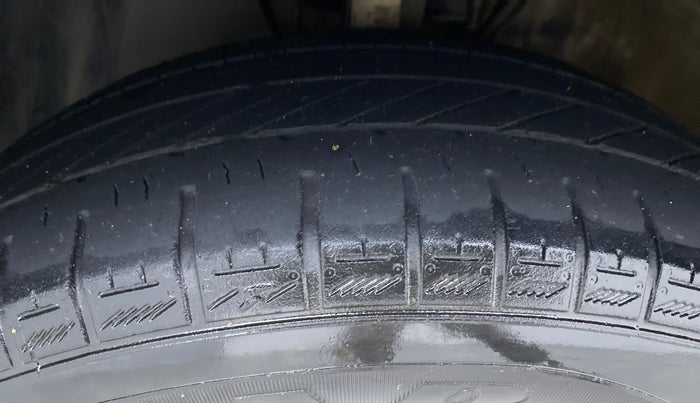 2019 Volkswagen Ameo TRENDLINE 1.5, Diesel, Manual, 48,652 km, Left Front Tyre Tread