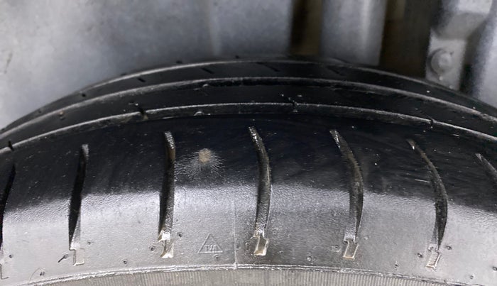 2015 Maruti Swift VXI, Petrol, Manual, 57,620 km, Left Rear Tyre Tread