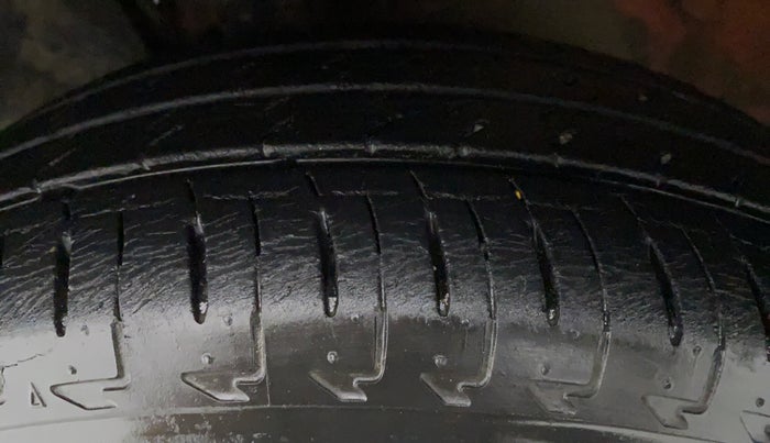 2017 Maruti IGNIS ZETA 1.2 K12 AMT DUAL TONE, Petrol, Automatic, 25,028 km, Left Rear Tyre Tread