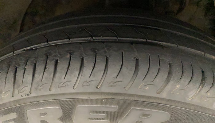 2019 Mahindra XUV300 W6 1.2 PETROL, Petrol, Manual, 27,084 km, Right Front Tyre Tread