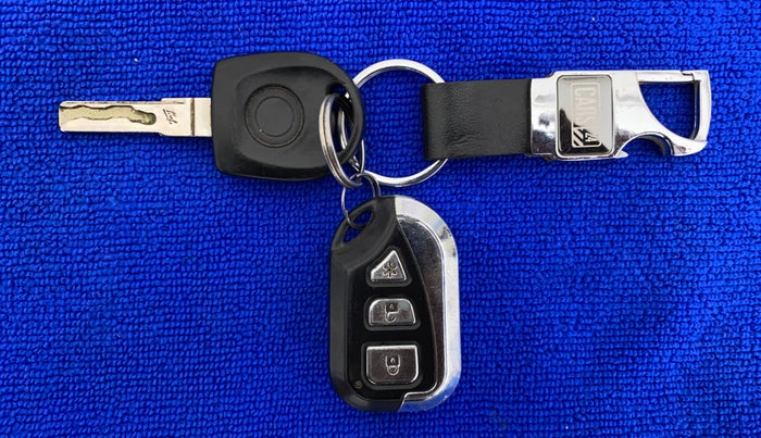 2016 Volkswagen Polo TRENDLINE 1.2L PETROL, Petrol, Manual, 40,071 km, Key Close Up