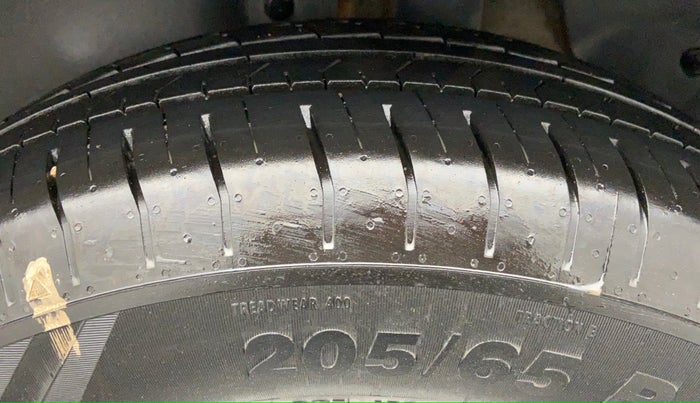 2016 Hyundai Creta 1.6 SX CRDI, Diesel, Manual, 1,14,058 km, Left Rear Tyre Tread