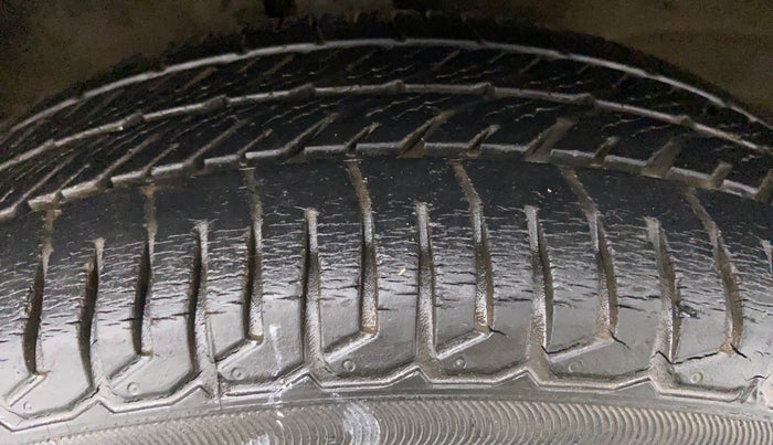 2015 Maruti Wagon R Stingray VXI, Petrol, Manual, 8,732 km, Right Front Tyre Tread