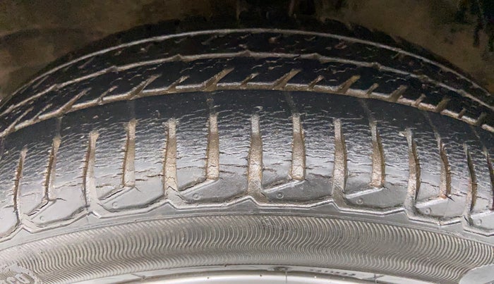 2015 Maruti Wagon R Stingray VXI, Petrol, Manual, 8,732 km, Left Front Tyre Tread