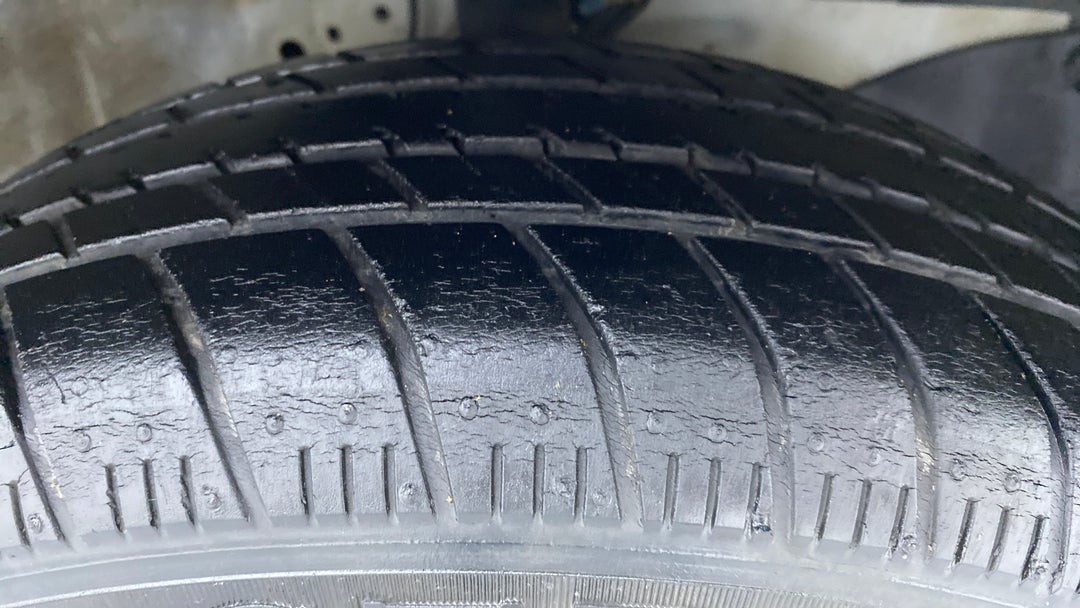 Right Front Tyre Tread
