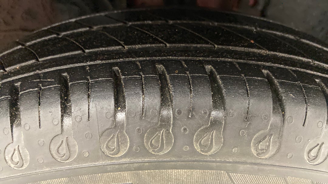 Right Front Tyre Tread