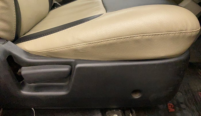 2019 Maruti Alto VXI, Petrol, Manual, 33,646 km, Driver Side Adjustment Panel